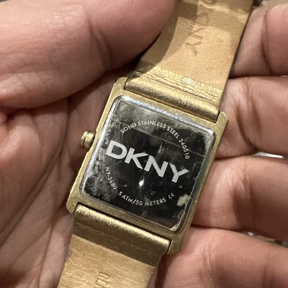 Working DKNY Square Crystal Ladies Watch  30mm Gold Strap New Battery Fit 7.5‎